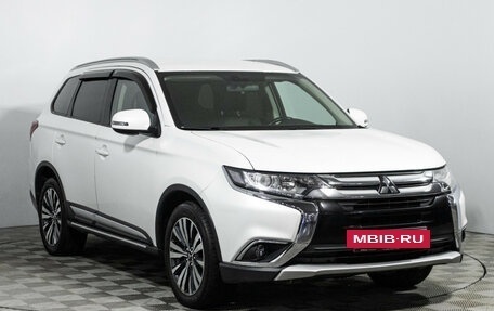 Mitsubishi Outlander III рестайлинг 3, 2016 год, 2 199 700 рублей, 3 фотография