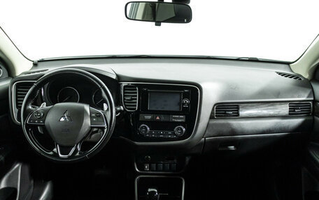 Mitsubishi Outlander III рестайлинг 3, 2016 год, 2 199 700 рублей, 12 фотография