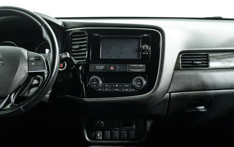 Mitsubishi Outlander III рестайлинг 3, 2016 год, 2 199 700 рублей, 13 фотография