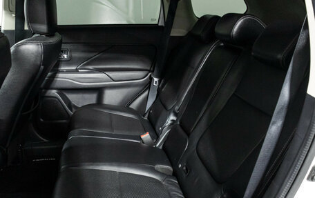 Mitsubishi Outlander III рестайлинг 3, 2016 год, 2 199 700 рублей, 9 фотография