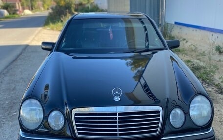 Mercedes-Benz E-Класс, 1997 год, 500 000 рублей, 1 фотография