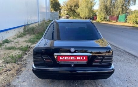 Mercedes-Benz E-Класс, 1997 год, 500 000 рублей, 4 фотография