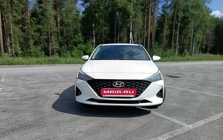 Hyundai Solaris II рестайлинг, 2020 год, 1 700 000 рублей, 10 фотография