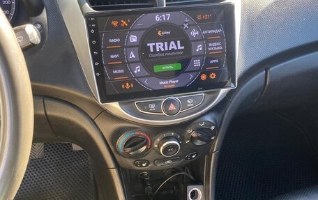 Hyundai Solaris II рестайлинг, 2013 год, 800 000 рублей, 2 фотография