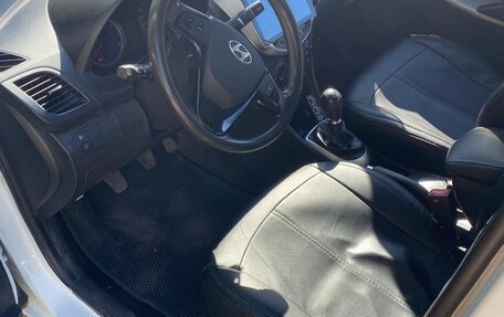 Hyundai Solaris II рестайлинг, 2013 год, 800 000 рублей, 4 фотография