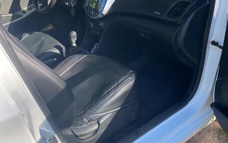 Hyundai Solaris II рестайлинг, 2013 год, 800 000 рублей, 8 фотография