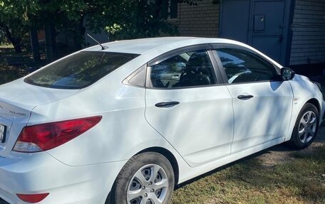 Hyundai Solaris II рестайлинг, 2013 год, 800 000 рублей, 10 фотография