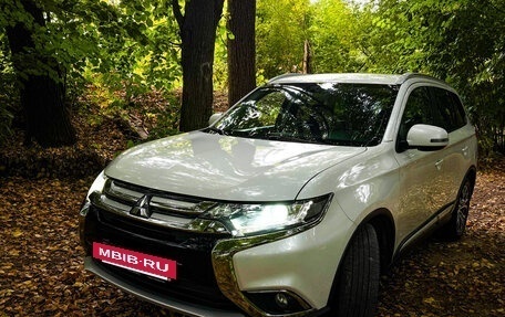 Mitsubishi Outlander III рестайлинг 3, 2016 год, 1 750 000 рублей, 5 фотография