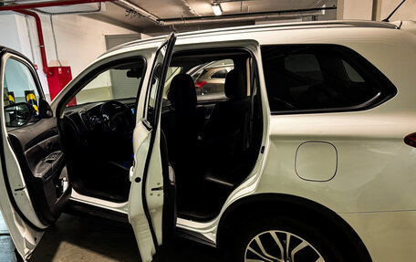 Mitsubishi Outlander III рестайлинг 3, 2016 год, 1 750 000 рублей, 9 фотография