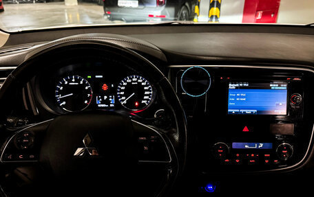 Mitsubishi Outlander III рестайлинг 3, 2016 год, 1 750 000 рублей, 11 фотография