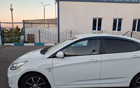 Hyundai Solaris II рестайлинг, 2013 год, 900 000 рублей, 5 фотография