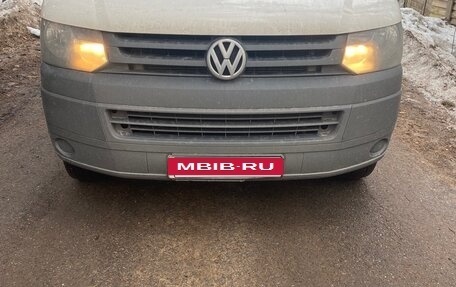 Volkswagen Caravelle T5, 2013 год, 1 600 000 рублей, 2 фотография