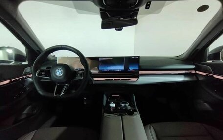 BMW 5 серия, 2024 год, 8 041 000 рублей, 7 фотография