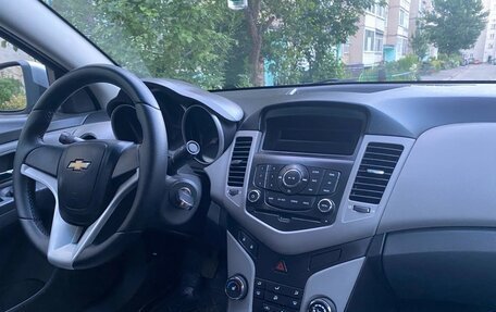 Chevrolet Cruze II, 2010 год, 630 000 рублей, 4 фотография