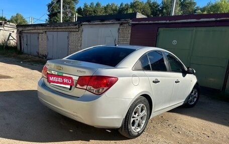 Chevrolet Cruze II, 2010 год, 630 000 рублей, 3 фотография