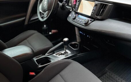 Toyota RAV4, 2018 год, 2 230 000 рублей, 4 фотография