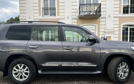 Toyota Land Cruiser 200, 2018 год, 7 800 000 рублей, 3 фотография