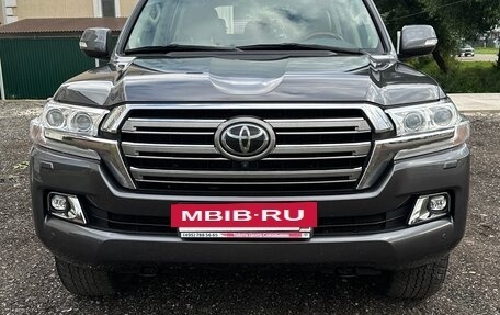 Toyota Land Cruiser 200, 2018 год, 7 800 000 рублей, 4 фотография