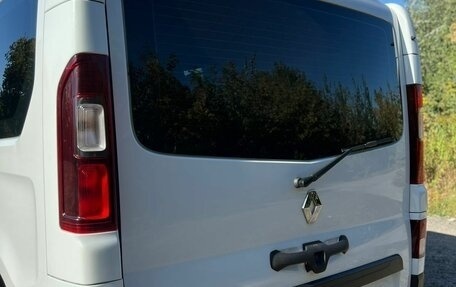 Renault Trafic, 2017 год, 1 570 000 рублей, 11 фотография