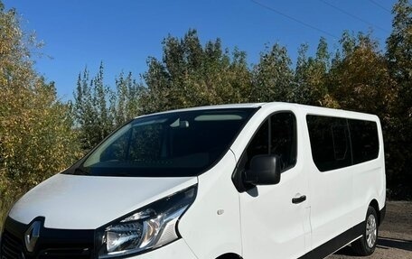 Renault Trafic, 2017 год, 1 570 000 рублей, 5 фотография