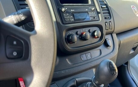 Renault Trafic, 2017 год, 1 570 000 рублей, 16 фотография
