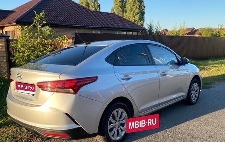 Hyundai Solaris II рестайлинг, 2021 год, 1 660 000 рублей, 2 фотография