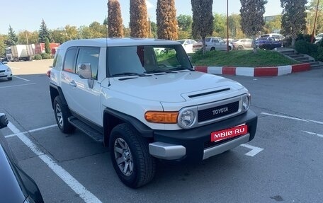 Toyota FJ Cruiser, 2022 год, 4 050 000 рублей, 2 фотография
