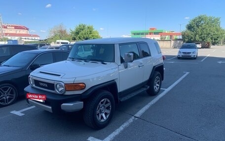 Toyota FJ Cruiser, 2022 год, 4 050 000 рублей, 3 фотография