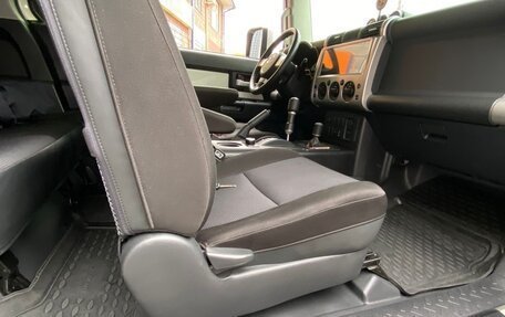 Toyota FJ Cruiser, 2022 год, 4 050 000 рублей, 17 фотография