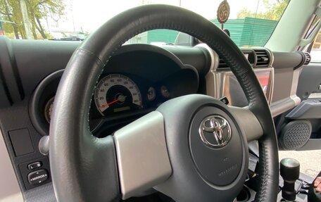 Toyota FJ Cruiser, 2022 год, 4 050 000 рублей, 15 фотография