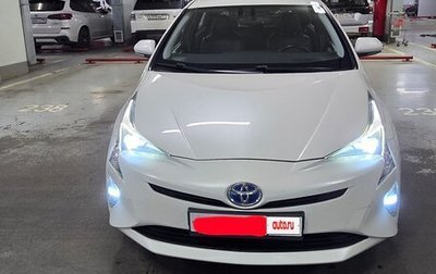 Toyota Prius IV XW50, 2017 год, 1 890 000 рублей, 1 фотография