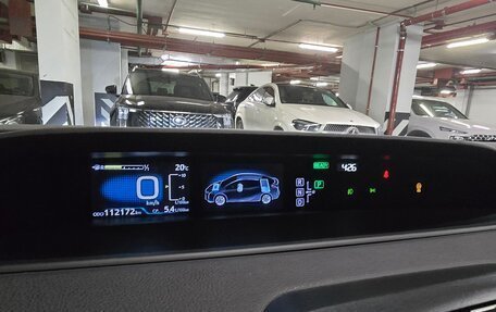 Toyota Prius IV XW50, 2017 год, 1 890 000 рублей, 10 фотография