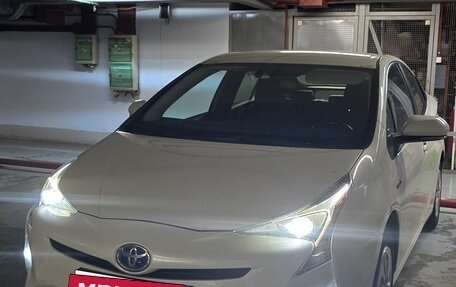 Toyota Prius IV XW50, 2017 год, 1 890 000 рублей, 5 фотография