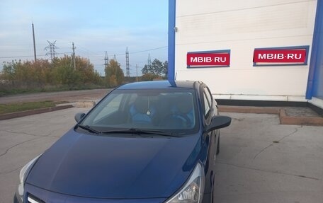 Hyundai Solaris II рестайлинг, 2015 год, 1 500 000 рублей, 1 фотография