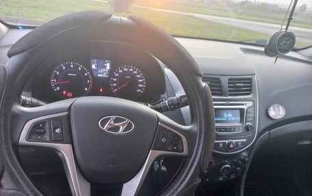 Hyundai Solaris II рестайлинг, 2015 год, 1 500 000 рублей, 3 фотография