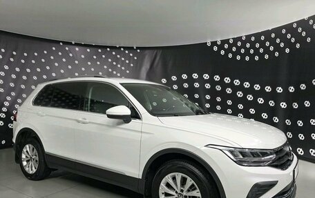 Volkswagen Tiguan II, 2021 год, 3 245 000 рублей, 3 фотография