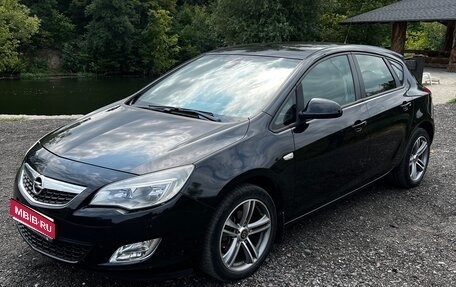 Opel Astra J, 2011 год, 860 000 рублей, 1 фотография