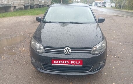 Volkswagen Polo VI (EU Market), 2012 год, 750 000 рублей, 1 фотография