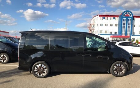 Hyundai Staria, 2022 год, 6 000 000 рублей, 3 фотография