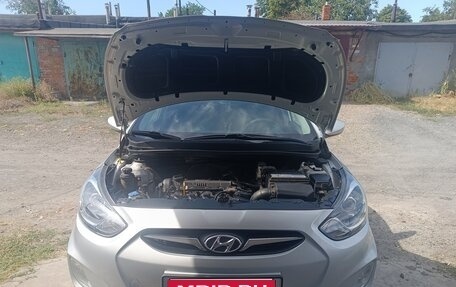 Hyundai Solaris II рестайлинг, 2012 год, 850 000 рублей, 1 фотография