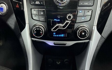 Hyundai Sonata VI, 2011 год, 585 000 рублей, 14 фотография