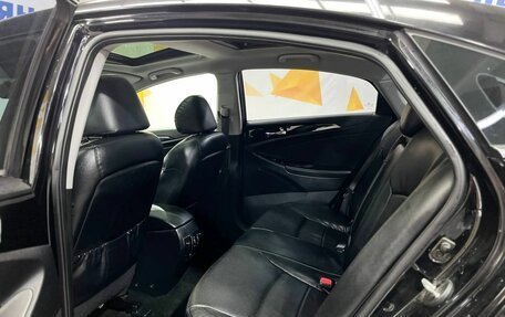 Hyundai Sonata VI, 2011 год, 585 000 рублей, 21 фотография