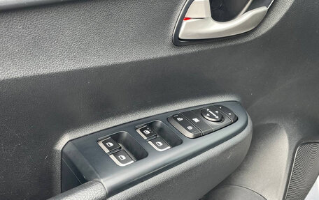 KIA Rio IV, 2018 год, 1 330 000 рублей, 8 фотография