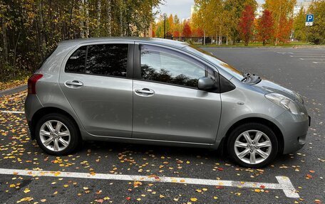 Toyota Yaris III рестайлинг, 2008 год, 720 000 рублей, 2 фотография