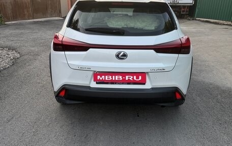 Lexus UX I, 2020 год, 4 100 000 рублей, 8 фотография