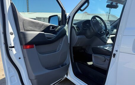 Hyundai H-1 II рестайлинг, 2011 год, 1 700 000 рублей, 5 фотография
