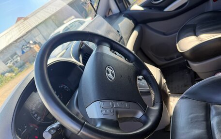 Hyundai H-1 II рестайлинг, 2011 год, 1 700 000 рублей, 7 фотография