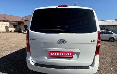 Hyundai H-1 II рестайлинг, 2011 год, 1 700 000 рублей, 4 фотография