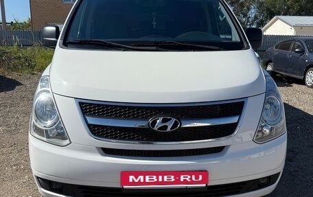 Hyundai H-1 II рестайлинг, 2011 год, 1 700 000 рублей, 2 фотография