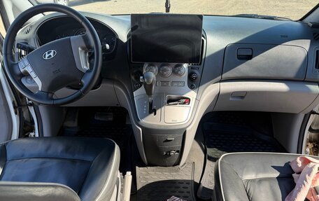 Hyundai H-1 II рестайлинг, 2011 год, 1 700 000 рублей, 13 фотография